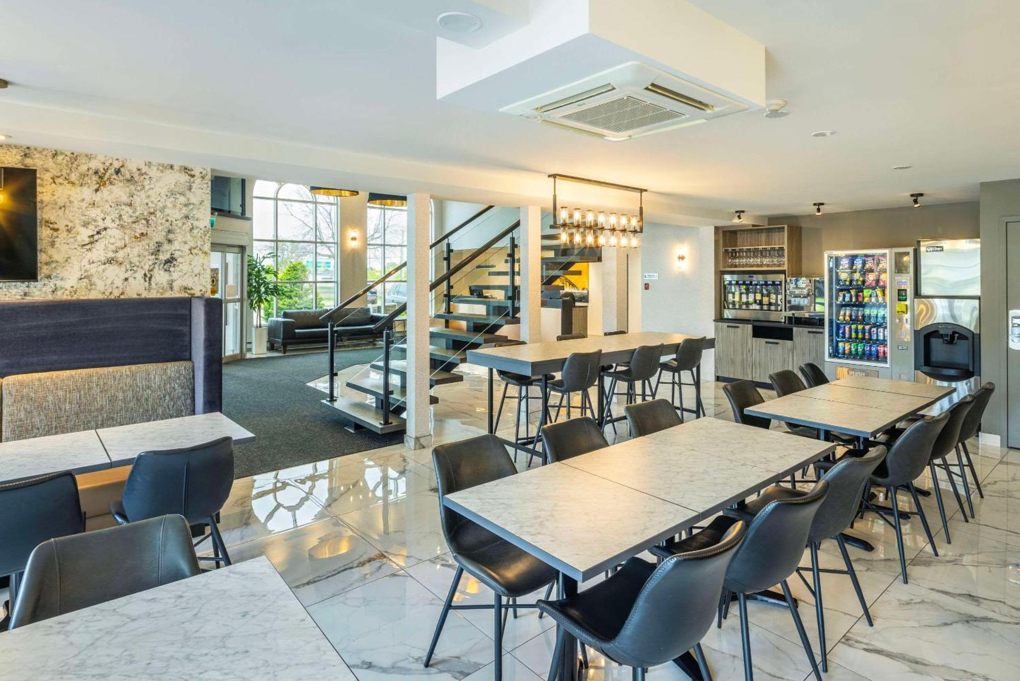 Les Suites De Laviolette Ascend Hotel Collection Trois-Rivieres Luaran gambar