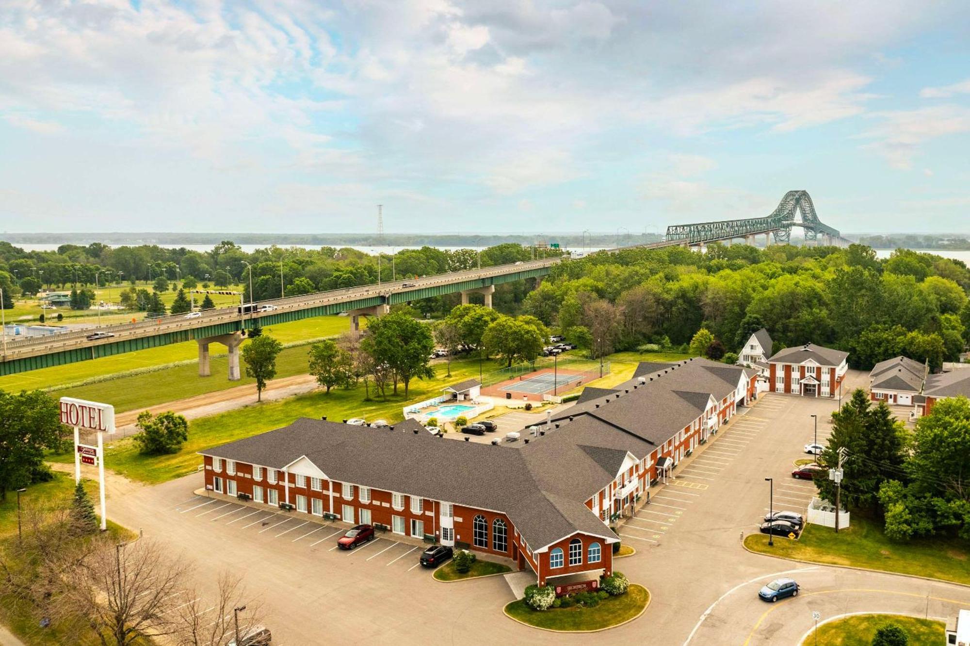 Les Suites De Laviolette Ascend Hotel Collection Trois-Rivieres Luaran gambar